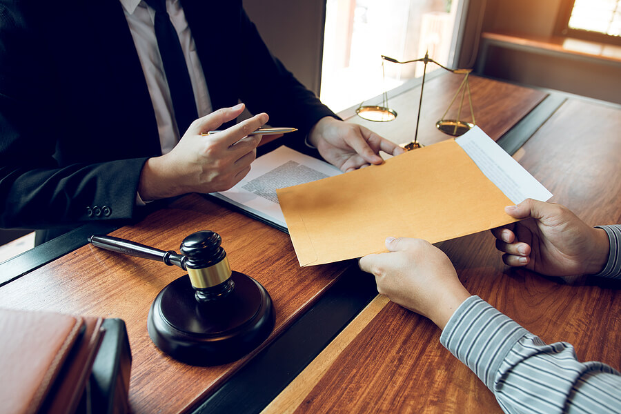 How to Choose the Right Partnership Dispute Lawyer for Your Business